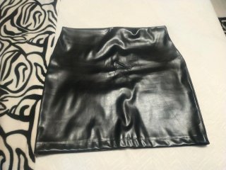 Falda cuero negra