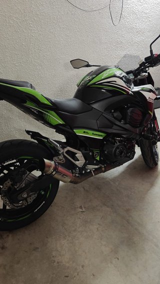 Kawasaki Z800 limitada A2