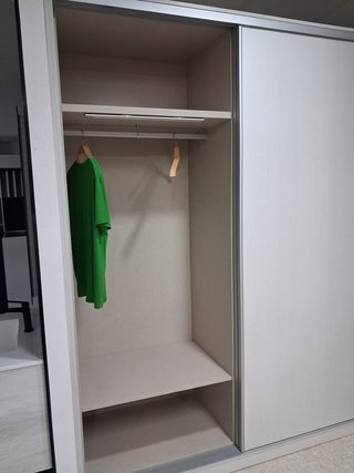 Armario de melamina y madera