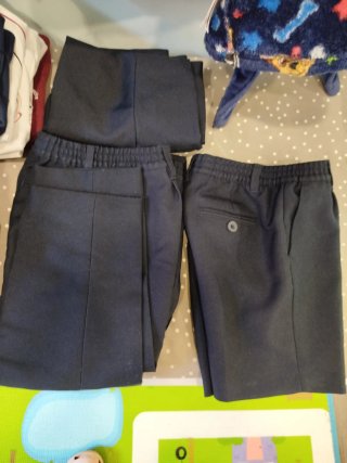 6 Pantalónes de uniforme talla 3-4