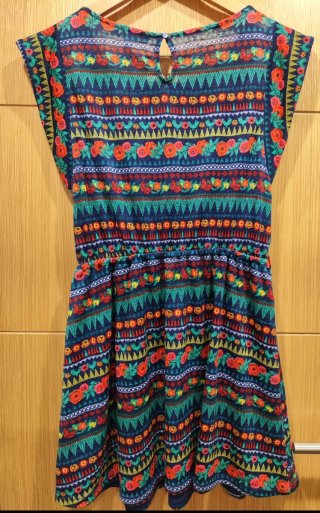 Vestido Springfield colorido estilo Frida Khalo