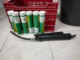 Bomba de engrasar + 6 tubos grasa