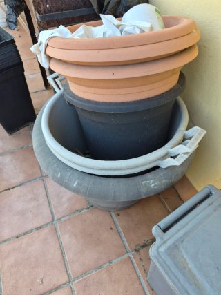 Maceteros grandes terracota y plástico