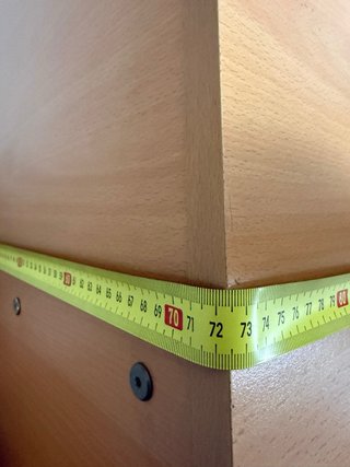 Mesa de escritorio de madera marrón