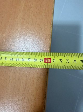 Mesa de escritorio de madera marrón