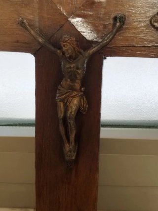 Crucifijo de madera antiguo