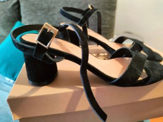 Zapatos Gloria Ortiz ante negros