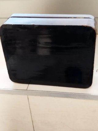 Caja de madera antigua decorada