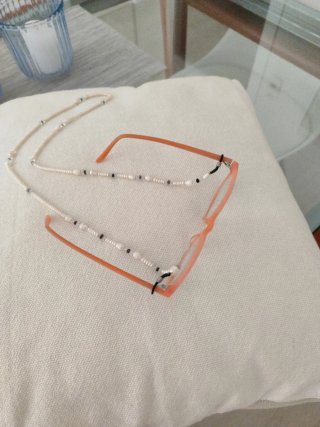 Cadena gafas perlas cultivadas y detalles