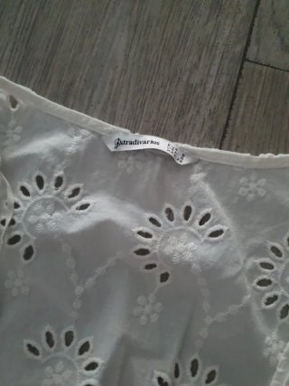 Blusa Stradivarius blanca bordada talla única
