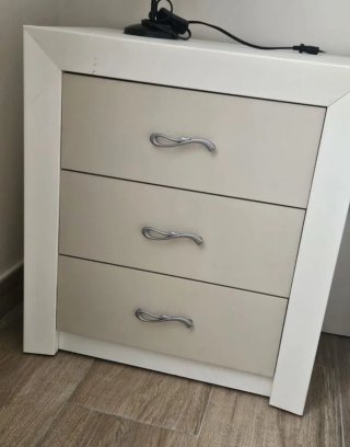 Habitación de matrimonio blanca y beige