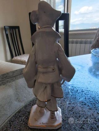 Statuetta vintage porcellana firmata