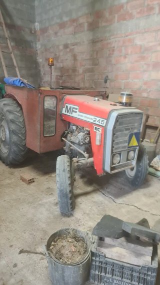 Tractor Massey Ferguson 245