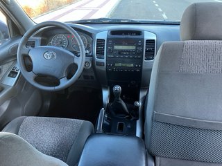 Toyota Land Cruiser 2004