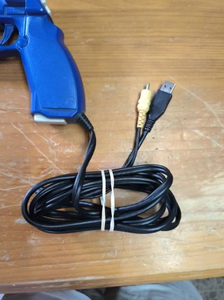 Pistola Namco PS2 falta cable puente