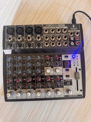 Mesa de Sonido Behringer Xenyx 1202
