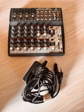 Mesa de Sonido Behringer Xenyx 1202