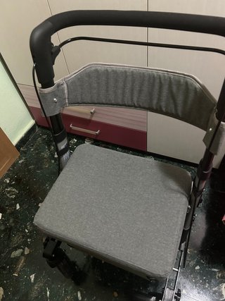 Andador PRIM con asiento SPACE Es nuevo