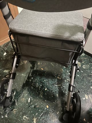 Andador PRIM con asiento SPACE Es nuevo