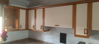 Muebles de cocina beige y madera