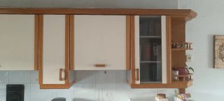 Muebles de cocina beige y madera