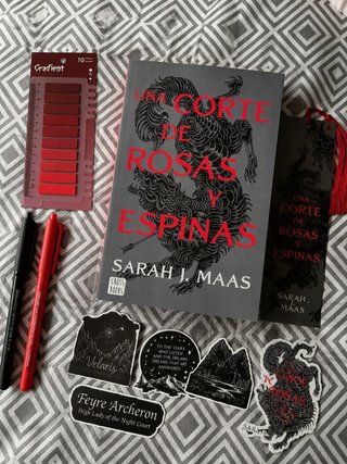 Una corte de rosas y espinas. Nueva presentación