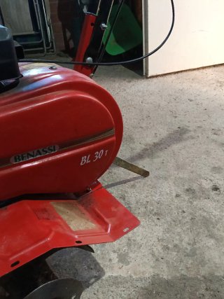 Motoazada Benassi Roja