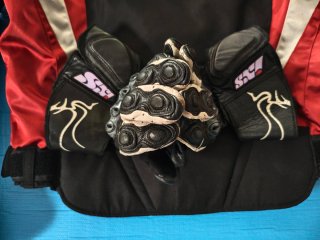 Chaqueta y guantes de moto Bering