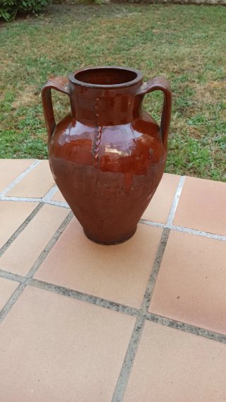 Olla de barro vidriada con asas
