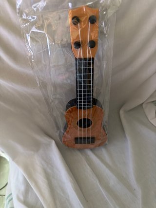 Guitarra miniatura de juguete plastico