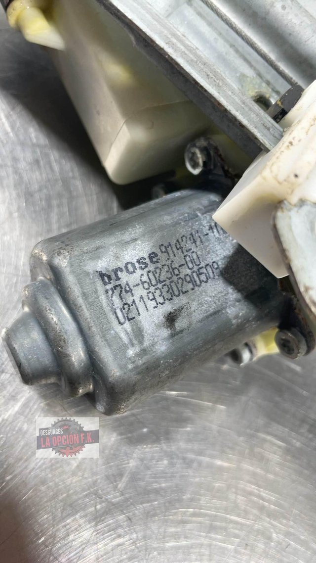 ELEVALUNAS DELANTERO DERECHO Peugeot 5008 (09.2009->)