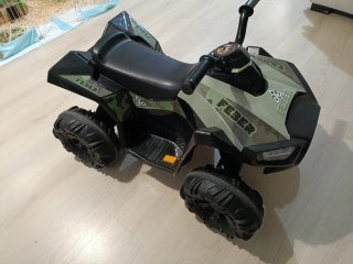 Coche eléctrico infantil FEBER camuflaje