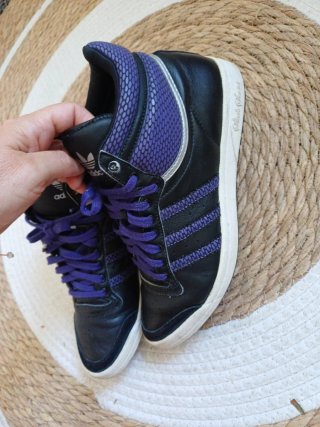 Adidas Zapatillas Negras y Moradas Vintage