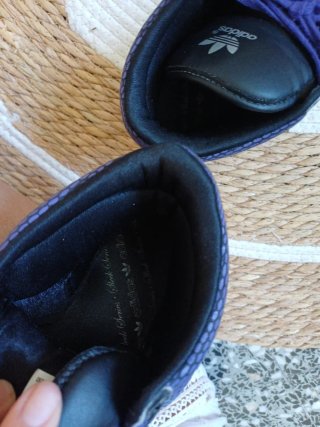 Adidas Zapatillas Negras y Moradas Vintage