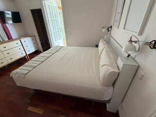Camas de 180, 135 y 90 con canapé,colchones y ropa