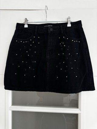 Falda negra de Stradivarius, talla 40