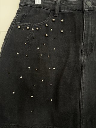Falda negra de Stradivarius, talla 40