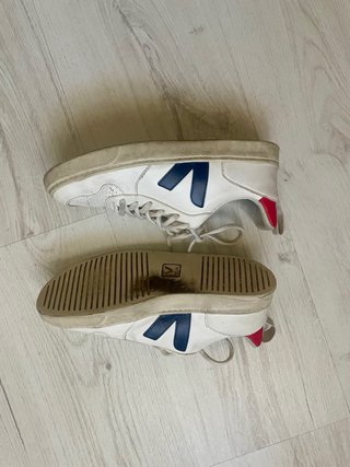 Zapatillas Veja Blancas y Azules
