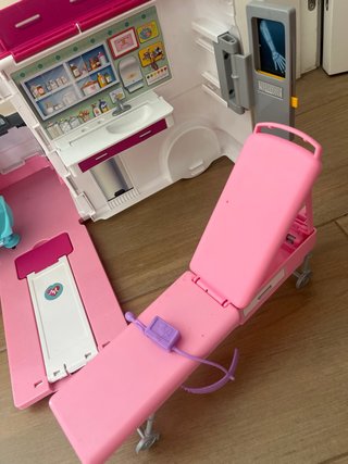 Ambulancia Barbie Rosa y Blanca
