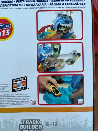 Hot Wheels Sharkport Showdown Set