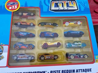 Hot Wheels Sharkport Showdown Set