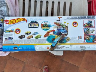 Hot Wheels Sharkport Showdown Set
