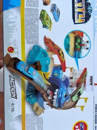 Hot Wheels Sharkport Showdown Set