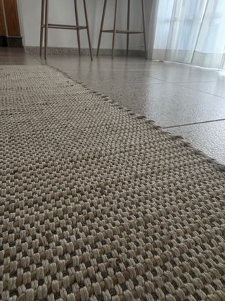 Alfombra de salón beige y gris
