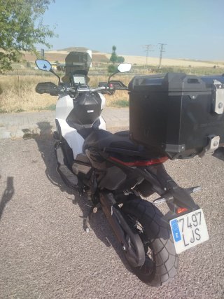 Honda X-ADV 2020 Negra y Blanca