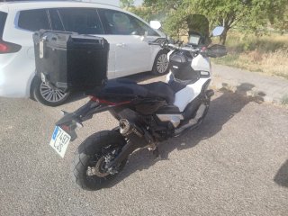 Honda X-ADV 2020 Negra y Blanca