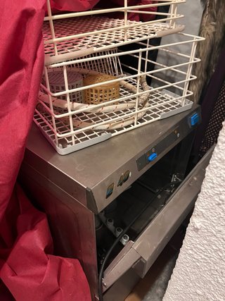 Lavastoviglie professionale per bar