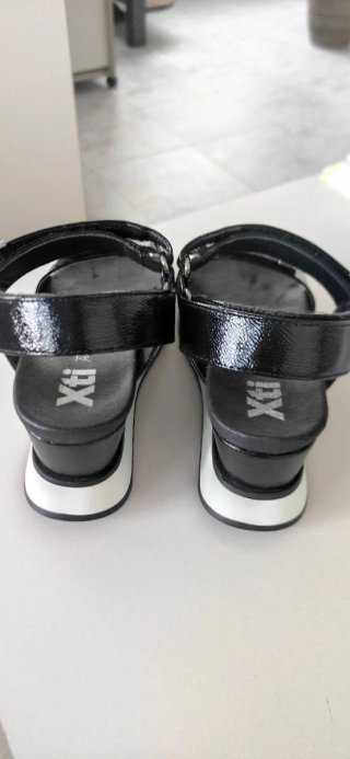 Sandalias Xti Charol Negro