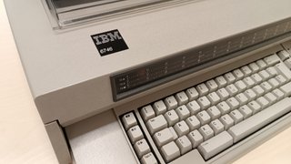 Máquina de escribir eléctrica IBM 6746