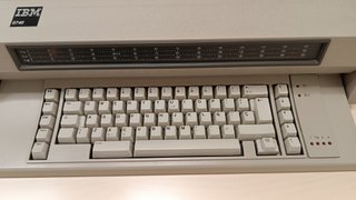Máquina de escribir eléctrica IBM 6746